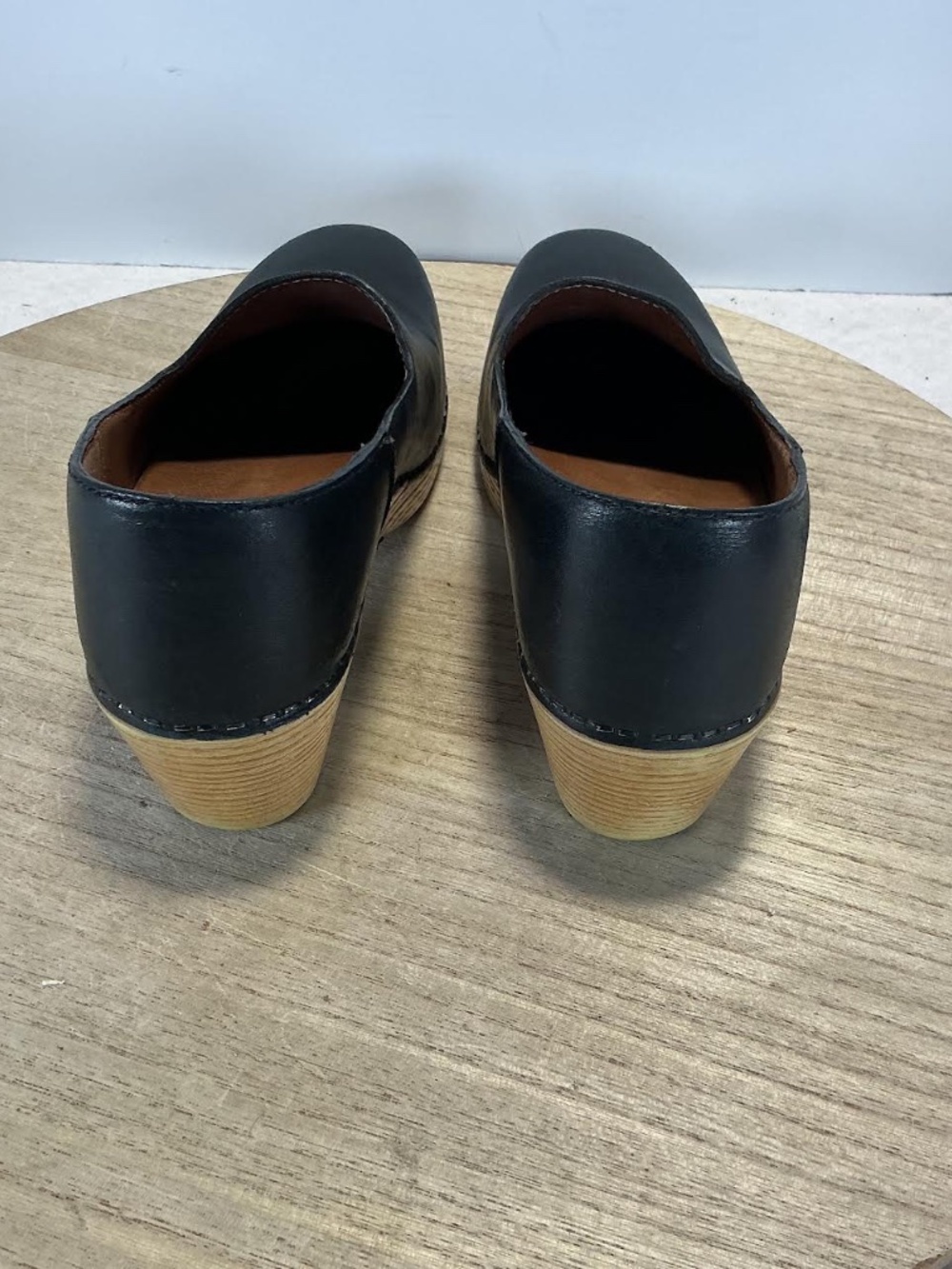 Dansko Women’s 38 US 7.5-8 Black Leather Clogs Shoes Wood Look Heel - Picture 4 of 8